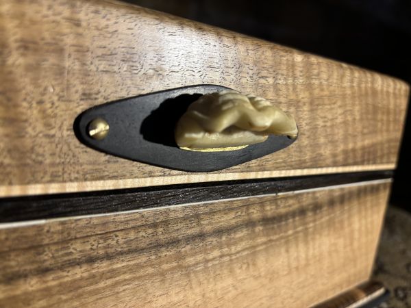 řezbovaný ořech Tagua