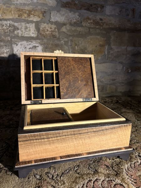 otevřená přihrádha prstenů